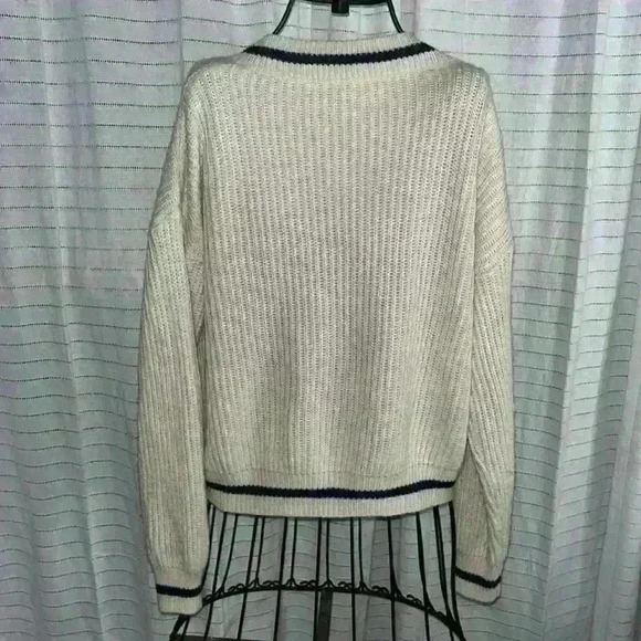 Pull over sweater - Picture 2 of 4